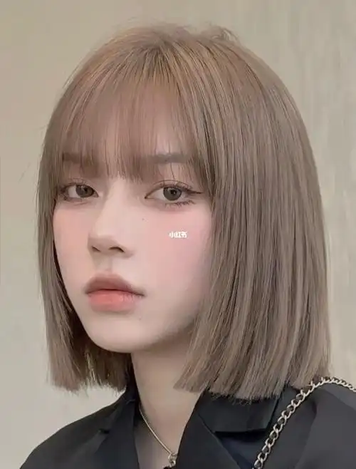 越掉越好看的发色奶茶灰棕时尚女孩必染发色