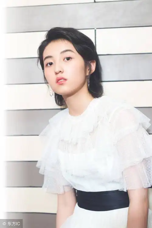 张子枫个人资料及作品,身高158的女明星,本文共(2068字)