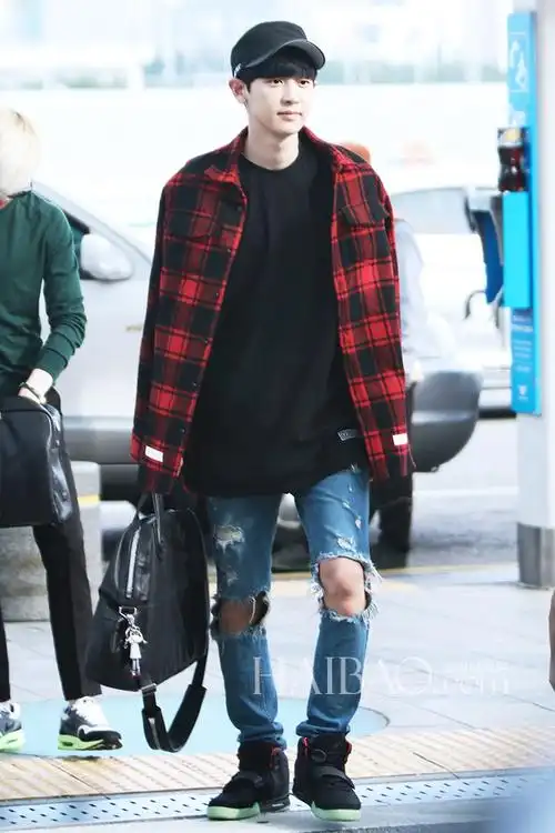 exo组合成员朴灿烈9月5日韩国仁川机场街拍飞印度尼西亚雅加达
