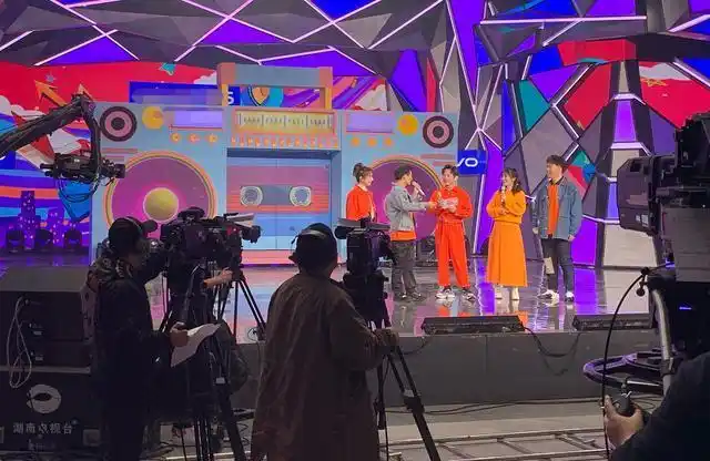 《快乐大本营》年后录制期间,台下没一个观众,看得心酸!