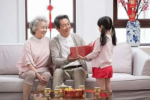 3.活动结束由爷爷奶奶接送幼儿回家