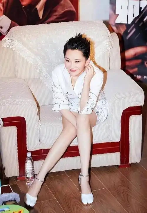 "撩汉无数"许晴:与华晨宇相爱引张翰吃醋,亿万身家迷住京圈大佬