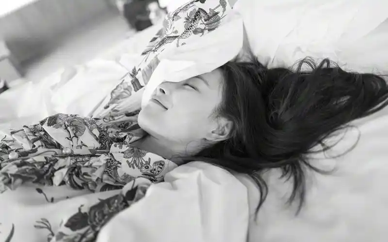 倪妮黑白时尚性感写真,高清壁纸图片,大陆明星-回车桌面