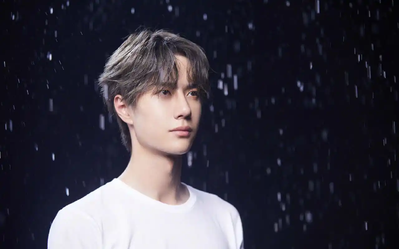 王一博雨中帅气写真图片桌面壁纸
