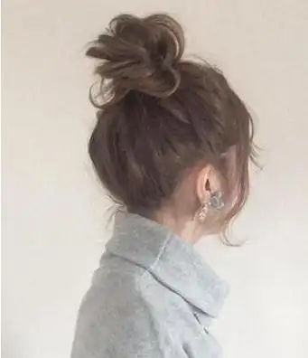 随性低丸子头怎么扎