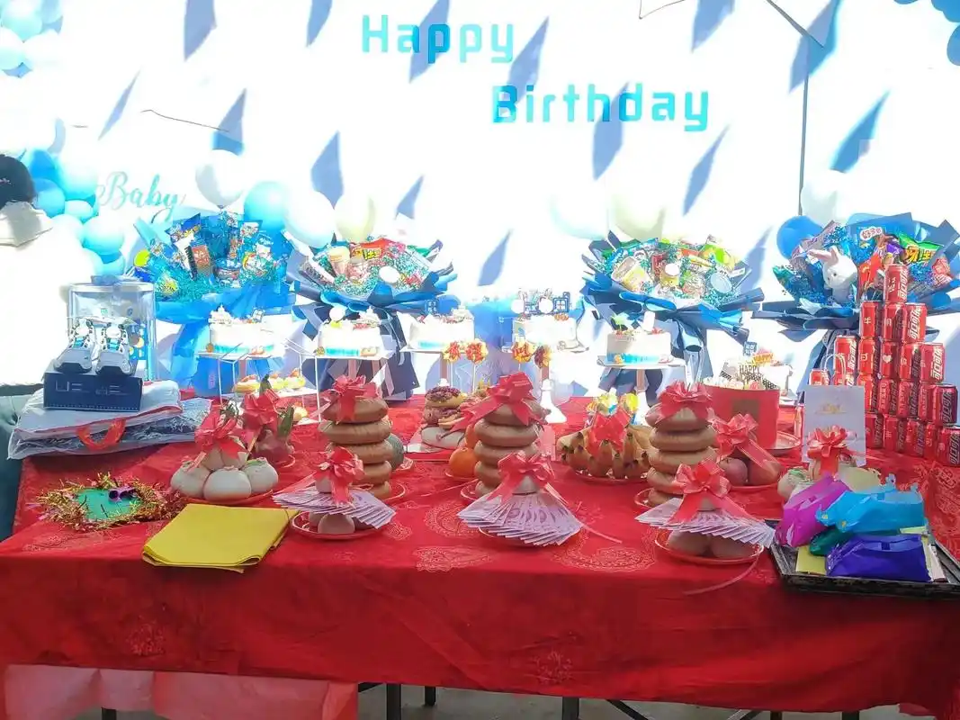 儿子的生日宴会已圆满结束,感谢为这场喜宴忙前忙后的家人及朋友 - 抖