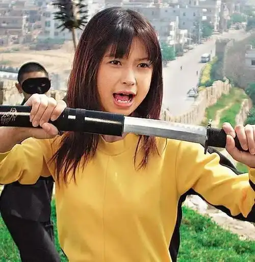 angelababy17岁照片被网友扒出,可是完全不是17岁的感觉_网易订阅