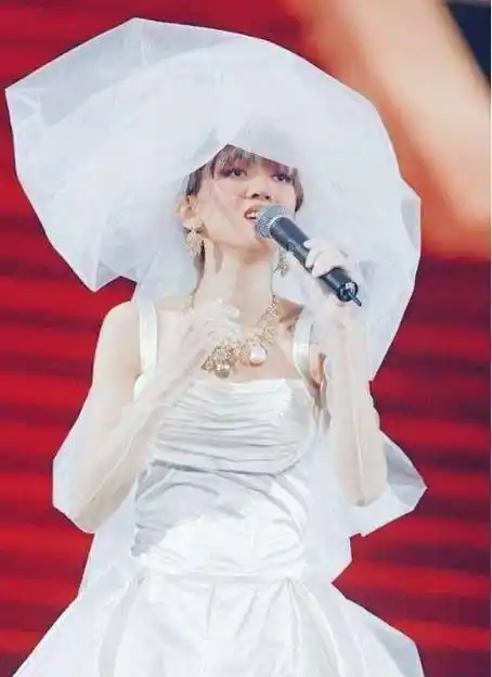 李碧华细述梅艳芳最后时刻,没想到阿梅说的最后一句话竟然验应了_化疗