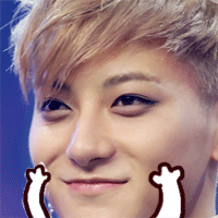 黄子韬可爱呆萌微笑捏脸gif动图_动态图_表情包下载_soogif