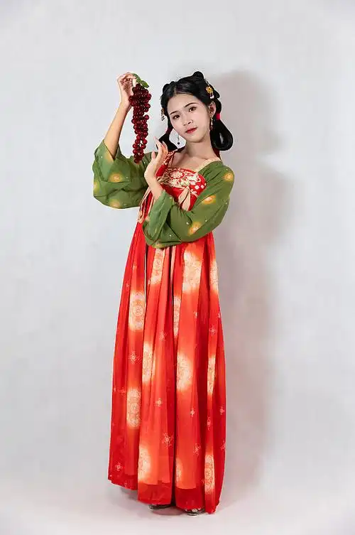 唐宫夜宴古装汉服女性葡萄人物精修摄影图