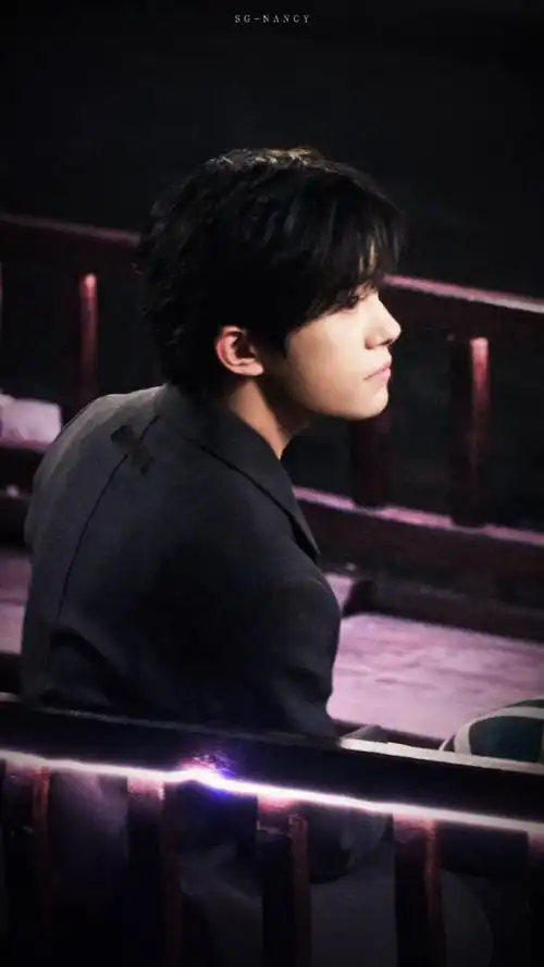 易烊千玺手拿dv走红毯##易烊千玺气定神闲的sense##gq出图了