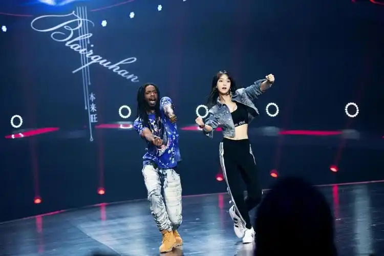 杨颖曾给周杰伦伴舞粉丝却刷屏强调她是零基础舞蹈新人