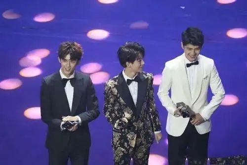 吴磊刘昊然王俊凯三位同框!网友:刘昊然军训后遗症还没好?