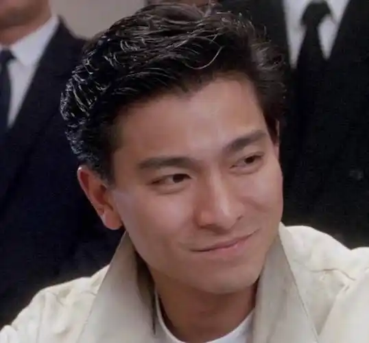 香港清纯女星被邻居妻子要求三人同居,邻居曾给刘德华设计发型