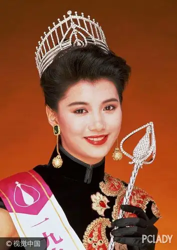 47岁袁咏仪活成少女 难怪被张智霖宠了16年