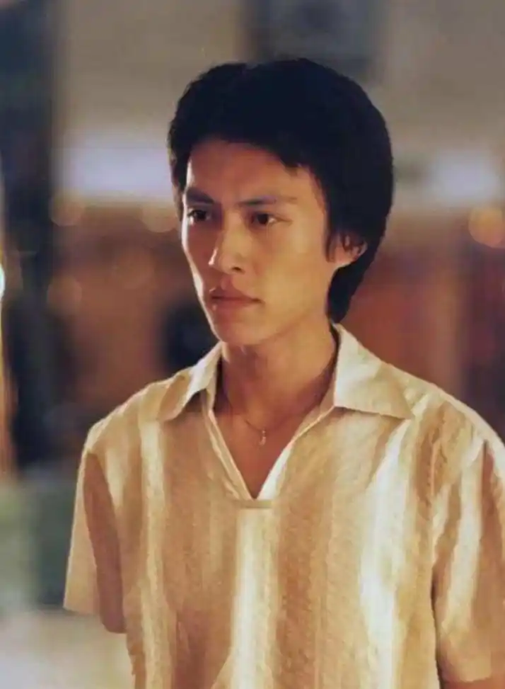 靳东个人资料 简介(两次都是爱上离婚的女人,后娶了二婚李佳后连生两