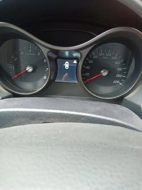 海马s5仪表盘上面有一个白色的三角形感叹号是什么_海马_海马s5_汽车