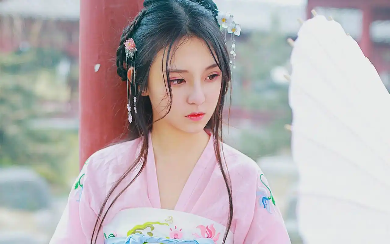 清纯甜美美女古装写真桌面壁纸图片下载