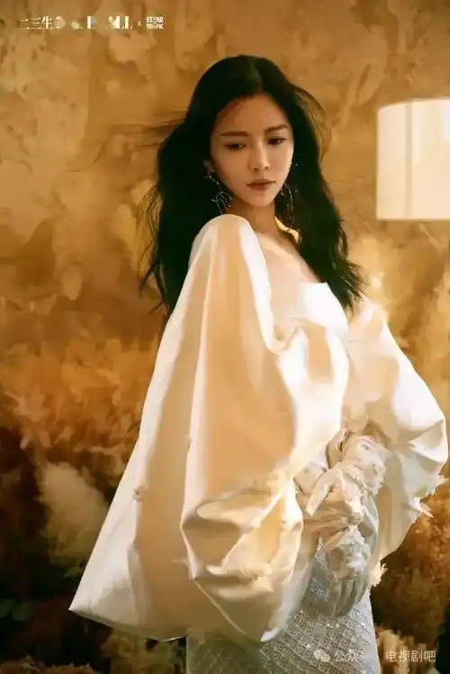 杜淳妻子王灿与女儿拍新春写真 母女互动爱意满满_白衣_照片_来源