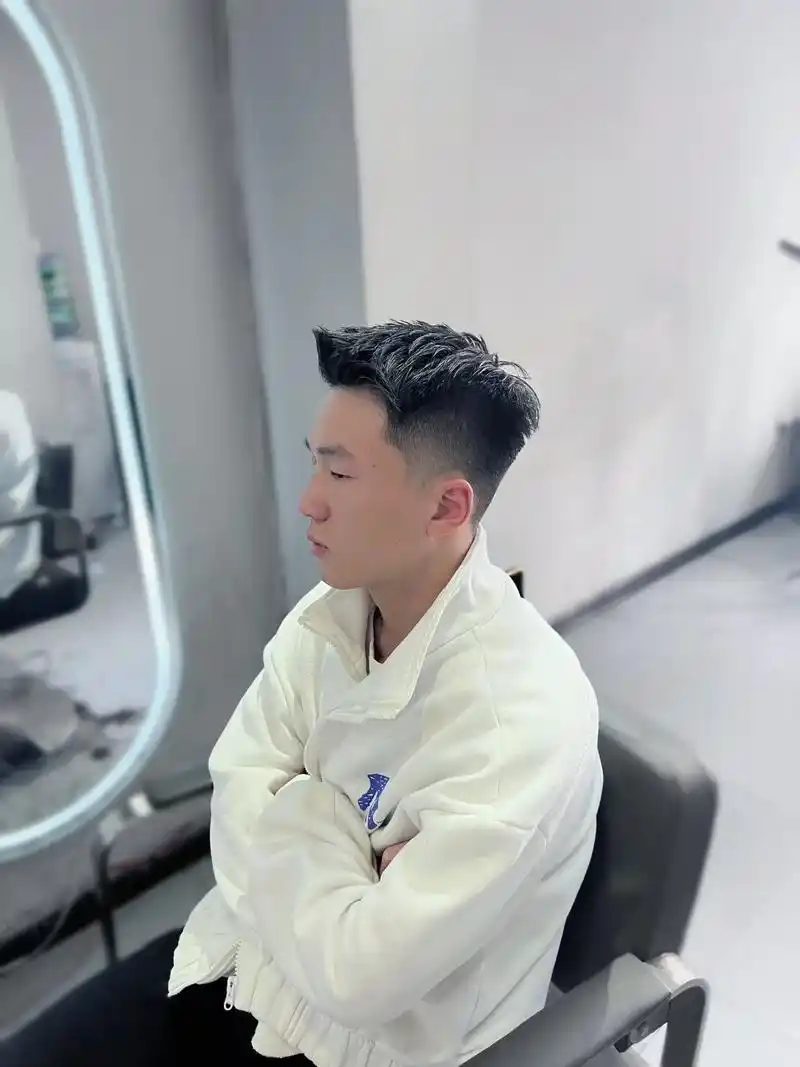 男士前刺飞机头推荐.#图文热搜词创作任务 #飞机头发型推荐 - 抖音