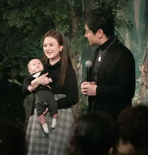 2015年,沈腾已是喜剧界的一颗新星,事业如日中天.