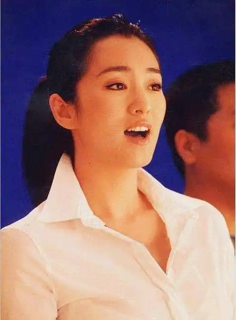 巩俐,一个让无数人为之倾倒的名字,一个在电影史上留下浓墨重彩的名字