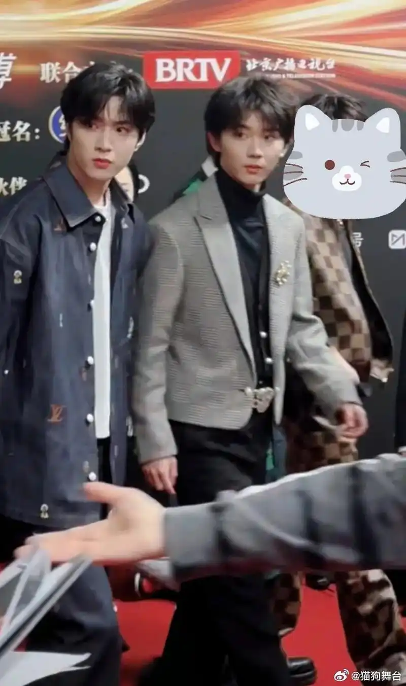 形影不离 新人新意.#祺文祺 #马嘉祺刘耀文@澎湖湾淹死你算 - 抖音