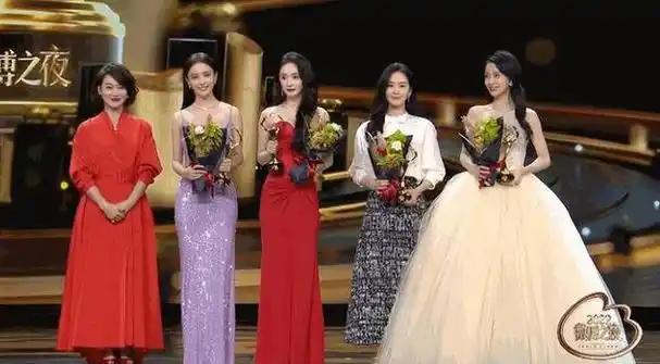 都说三个女人一台戏,85花杨幂,杨颖,刘诗诗三人再次同框比美,个个绝美