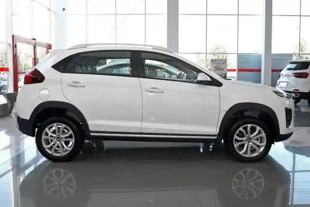 年轻人练手看这三款准没错,好开好上手,6万左右就能选自动挡-新浪汽车