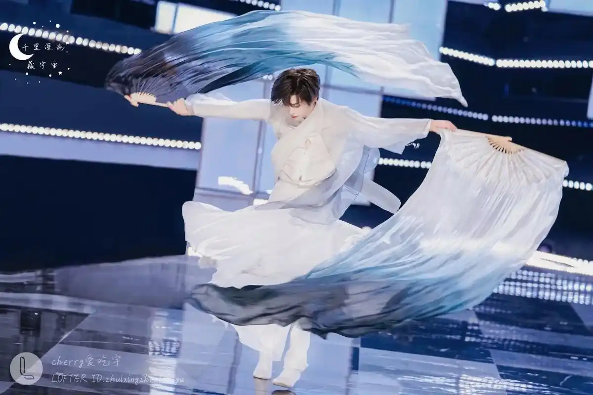 into1刘宇 #被刘宇的汉服舞台惊艳到了#向全世界安利  - 抖音