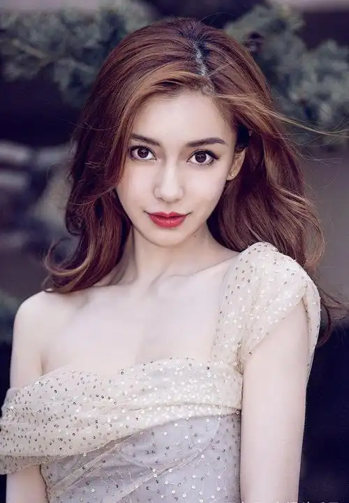 杨颖学生时代水手服照片浮出水面,网友:这是baby吗?判若两人