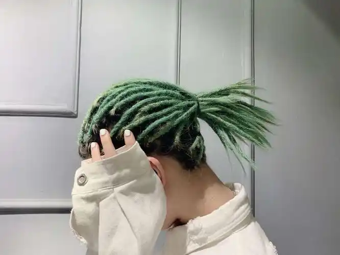 适合女生的短发脏辫半头脏辫