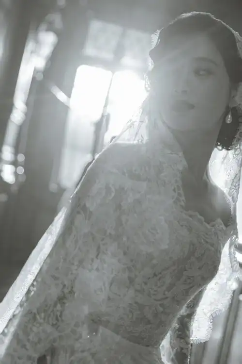 今晚《一见倾心》的剧情好虐,沐婉卿@张婧仪 独自试婚纱……__财经