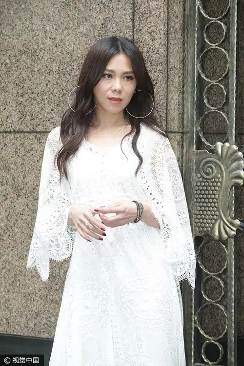 台湾天后蔡健雅将办巡回演唱会 白裙与长发齐飞少女感爆棚