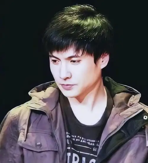 42岁沈腾瘦身初见成效,瘦下来之后,身上那种自带的喜感不在了?