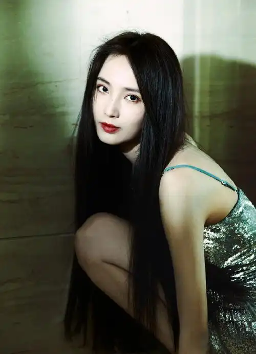 王紫璇被拍与乐迷演员李鸿其一同回家,此前曾自曝喜欢的人玩摇滚