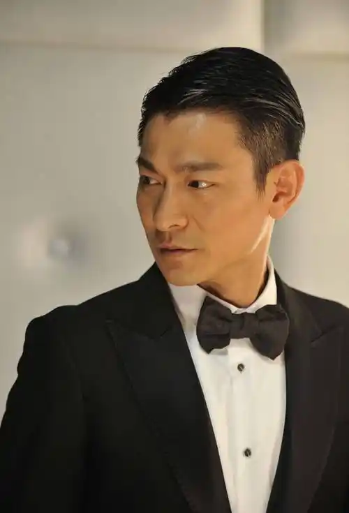 刘德华办艺术展首公开女儿画作,11岁极具天分作品更达百幅_装置_空间