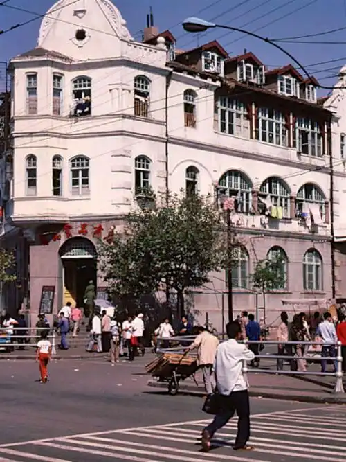 老照片青岛记忆1983年远近闻名的中山路