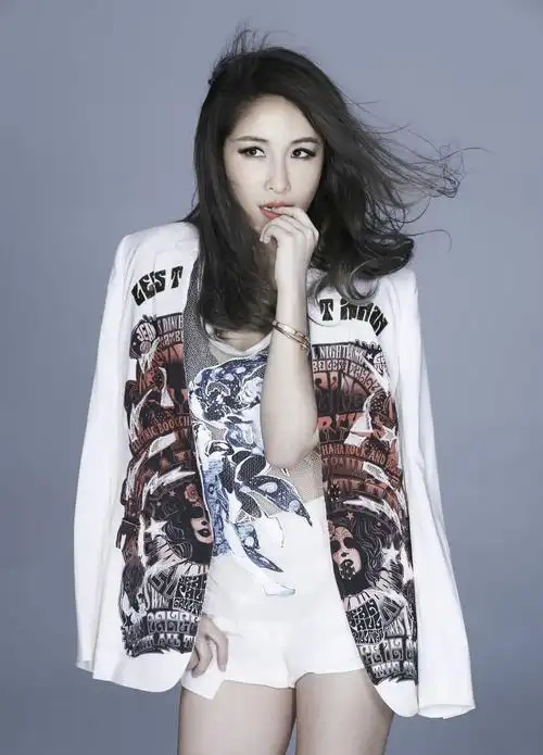 p>萧亚轩(elva hsiao),1979年8月24日出生于台湾省桃园市,中国台湾