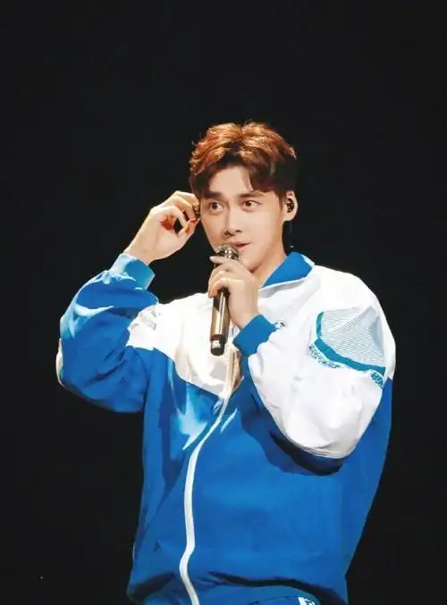 开学最美校服穿搭#李易峰王俊凯张艺兴. 来自点开娱乐君