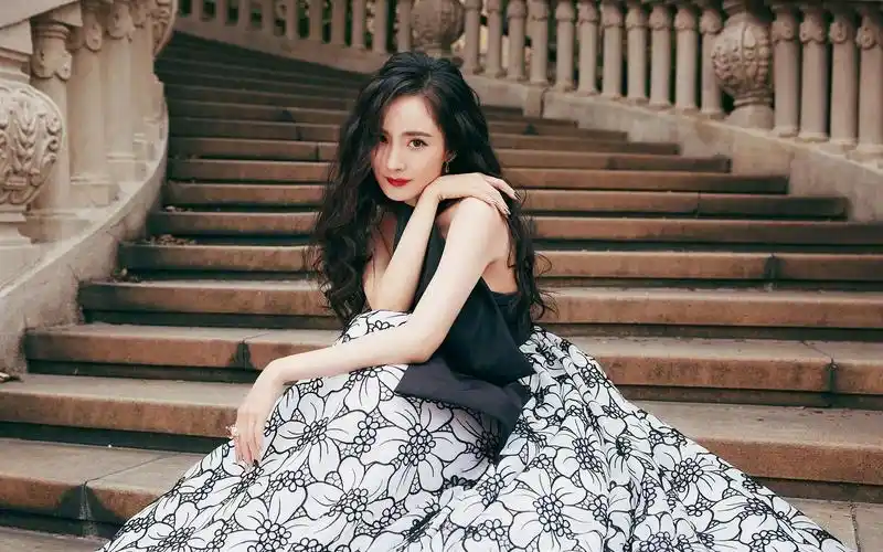 大幂幂"杨幂"优雅晚礼裙写真桌面壁纸,高雅贵气