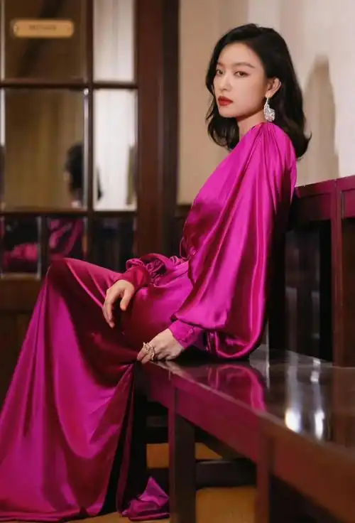 倪妮玫红色深v长裙写真华丽复古美丽大方