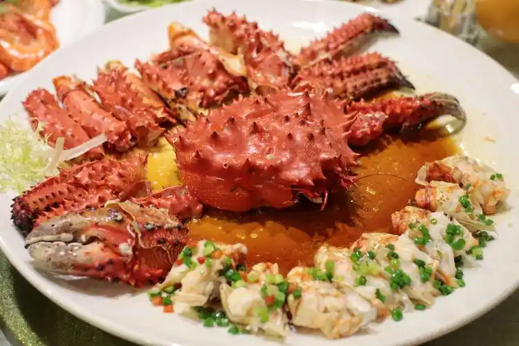 赏庖丁解鱼盛宴吃满桌海鲜大餐