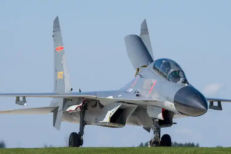 歼11bs歼11战斗机中国空军主力战机资料图