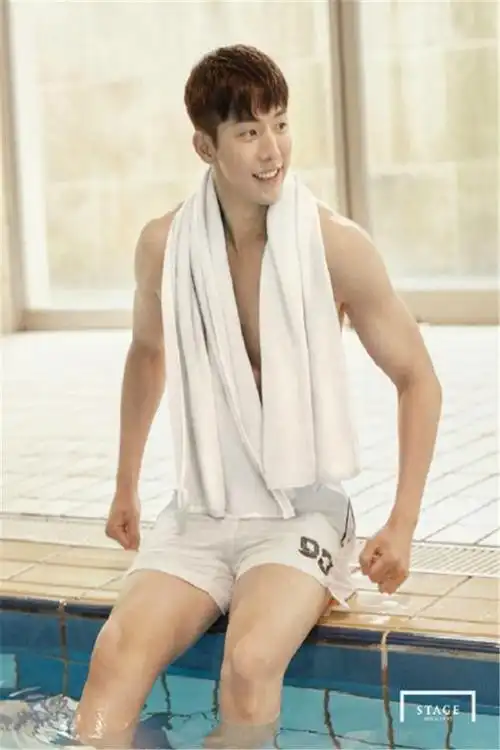 南柱赫半裸湿身画报手机桌面壁纸下载