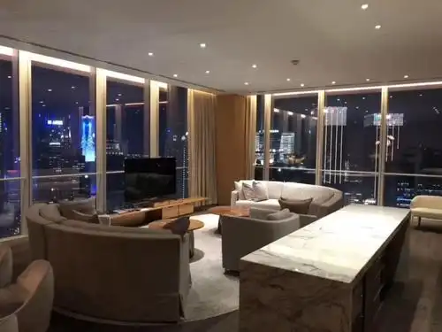 黄晓明,angelababy四季汇酒店公寓市场单价:170000/平地址:济南路260