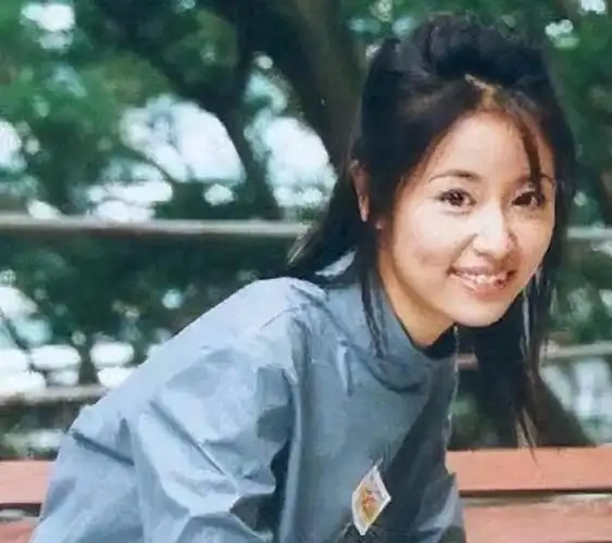 2017年,国内慈善一毛不拔的"富婆"林心如,却给日本豪捐150万