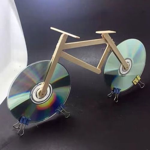 薇欧漫变废为宝 手工制作大学生科技小发明废旧光盘改造自行车手工