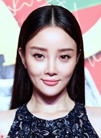 说李小璐整容的都出来 眉眼搭配好效果堪比微整