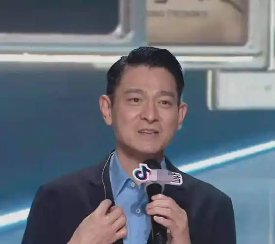 刘德华出道40周年出镜,在线人数突破7000万,不愧红了40年_一个人_红包